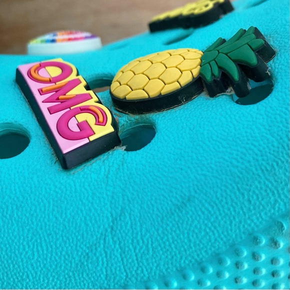 Crocs M5/W7 Classic Clog with permanent Jibbitz and 2 extra - Picture 8 of 14